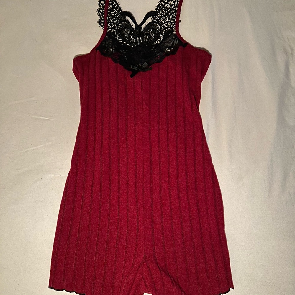 Elegant Red Lace-Trimmed Women's Sleepwear